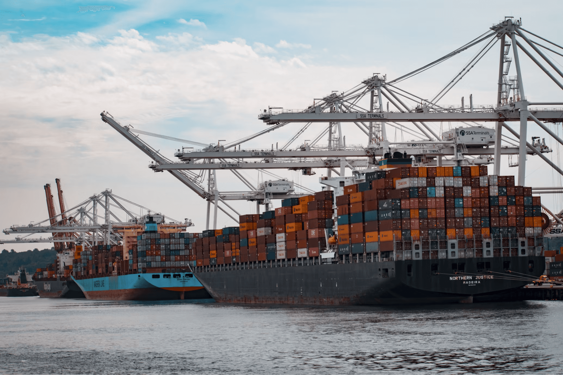 EU-US goods trade hit €875bn record in 2025, but damage lurks beneath